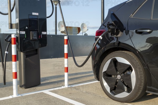 Mobility, e-charging Hamburg, car at a charging station, charging station for electric vehicles on