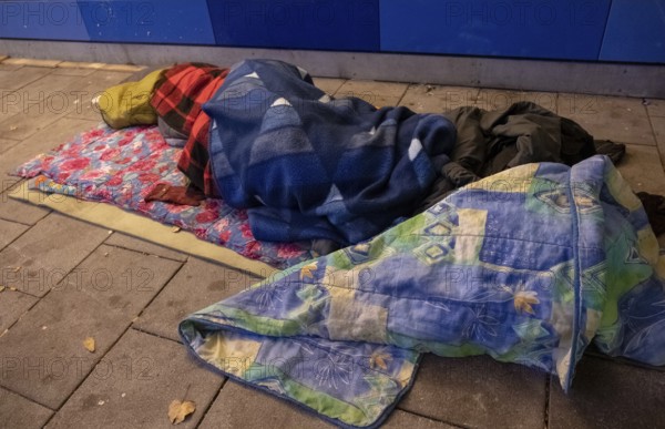 Germany, Berlin, 25 November 2018, cold weather bus of the Berlin City Mission, homeless man in