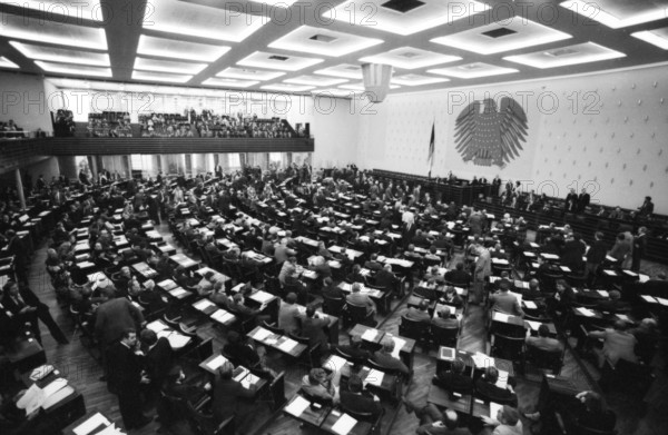 Election, swearing-in and presentation of the Schmidt Cabinet on 05.11.1980 in Bonn.Bundestag,
