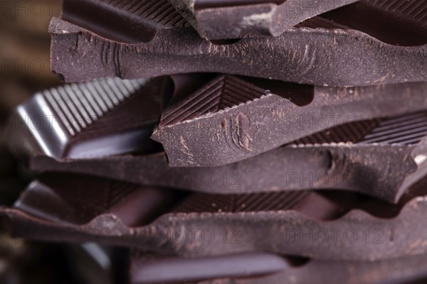 Dark chocolate bar and ger