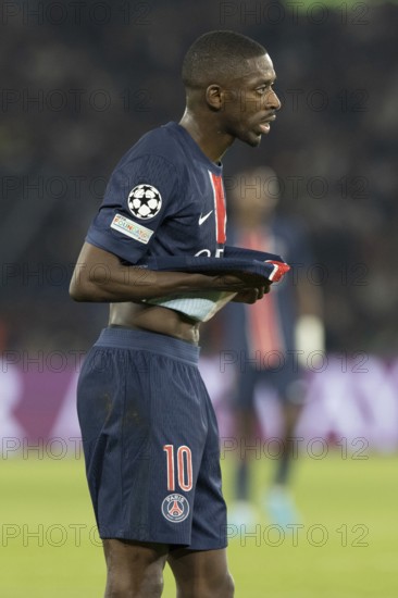 Football match, Ousmane DEMBELE' Paris St. Germain pulling his jersey upwards, Parc des Princes
