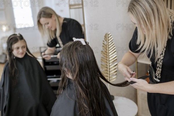 Girl, 9 years, at the hairdresser