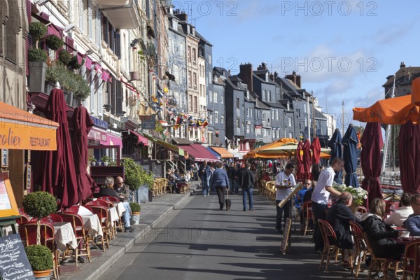 Promenade at the old harbour basin, Vieux Bassin, Honfleur, Département Calvados, Basse-Normandie,