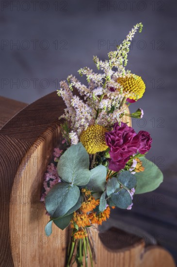 Flower arrangement on the church pew in the chapel on the Schweineberg from 1977, Schweineberg near