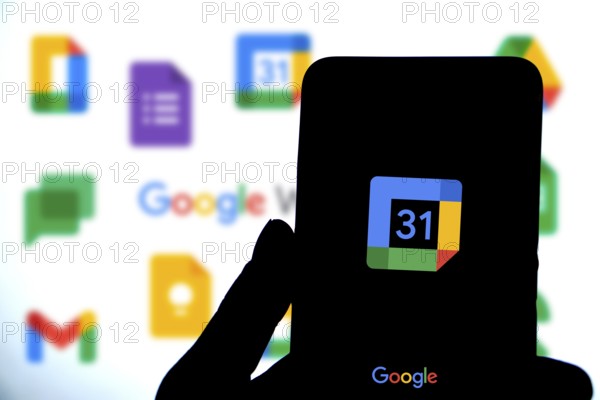 Google Calendar logo is displayed on a smartphone.