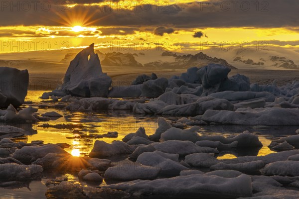 Evening at Jökulsarlon, south coast, Iceland, Europe
