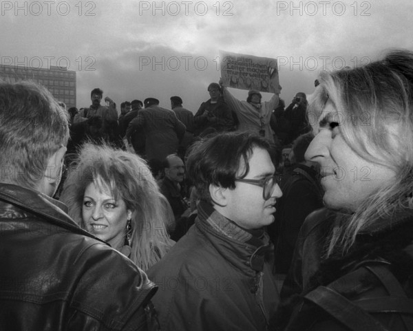 Tamara Danz, right: Uwe Hassbecker, Germany, Berlin, 04. 11. 1990 (Remembrance) Demo on 4 November