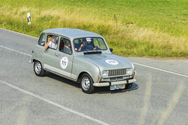 A drive for vintage vehicles. Skilful handling of the vehicle, finding the route by means of the