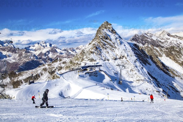 Schwarze Schneid ski run, top of Schwarze Schneid 1 gondola lift, Rettenbachferner, glacier ski