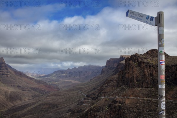 Signpost to the North Star, view of the mountains in the Parque Natural de Pilancones, Mirador