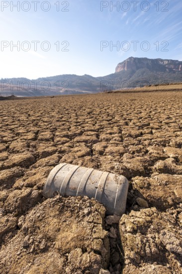 Landscape of ecological tragedy in the Panta de Sau reservoir with four percent of water capacity