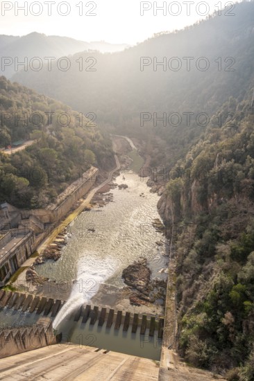 Minimum discharge of water into the Panta de Sau dam with four percent water of its capacity in the