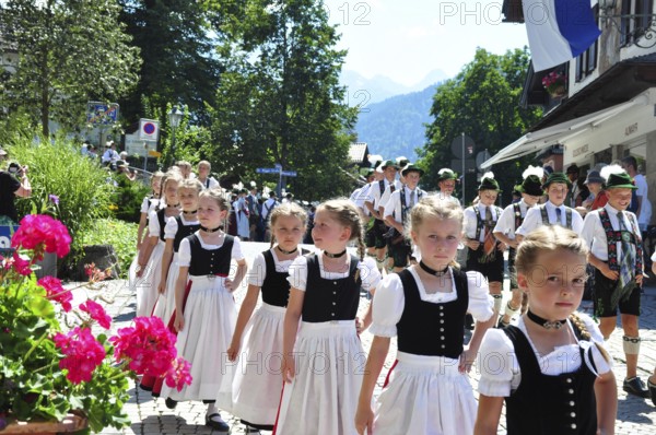 Bavaria, Werdenfels, Garmisch-Partenkirchen, customs, tradition, parade, girls, dirndl