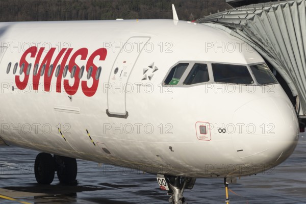 Flight, Airbus A321-212 passenger aircraft of the airline Swiss International Air Lines at the