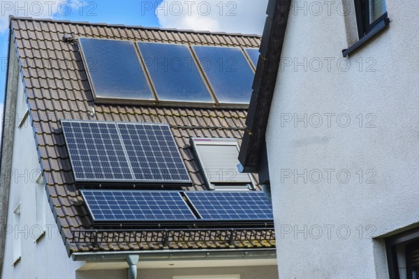Solar panels and solar thermal energy on the roof of a detached house in Essen, Germany, Europe