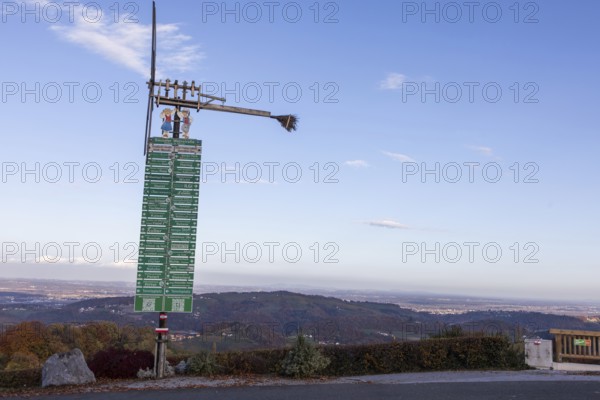 Signpost and Klapotetz on the Sausal Wine Route, Kitzeck, Sausal Wine Country, Styria, Austria,