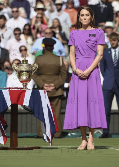 Catherine, Princess of Wales standing on the centre court for the Mens Singles Trophy presentation