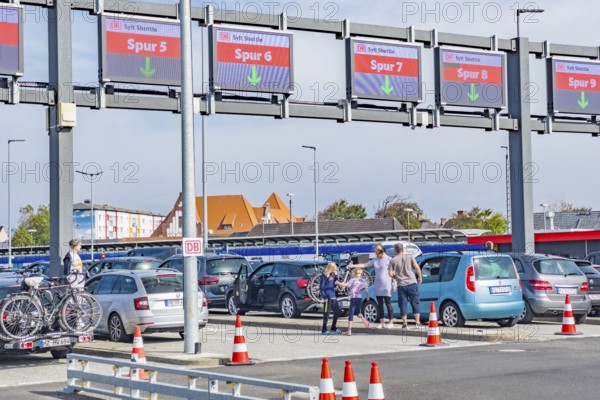 Rail loading for the crossing by car train from Sylt to Niebüll on the mainland, DB Shuttle,