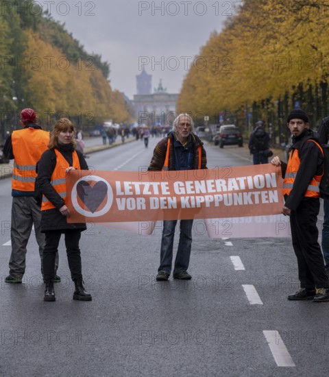 Germany, Berlin, 28.10.2023, Climate activists protest with mass occupation, Climate activists