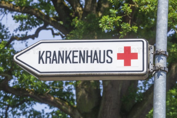 Arrow signpost to a hospital, Lilienthal, Lower Saxony, Germany, Europe