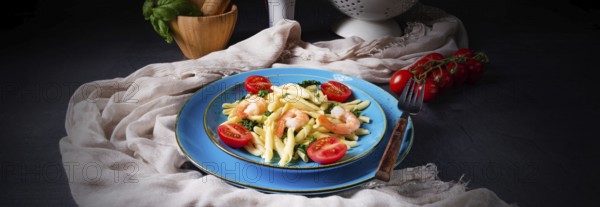 Strozzapreti pasta with spinach and prawns