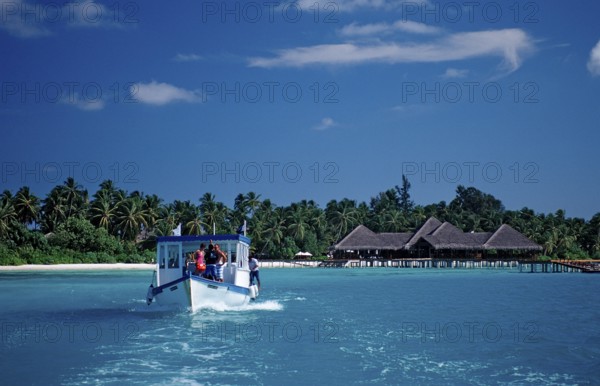 Excursion with the diving dhoni, Maldives, Indian Ocean, Medhufushi, Meemu Atoll, Asia
