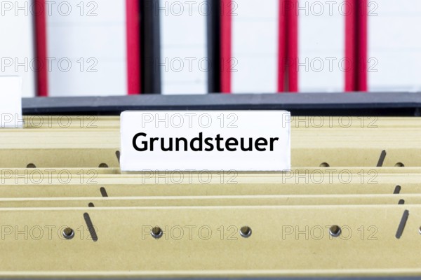 Sign with the inscription GRUNDSTEUER on a suspension file folder (symbolic image)