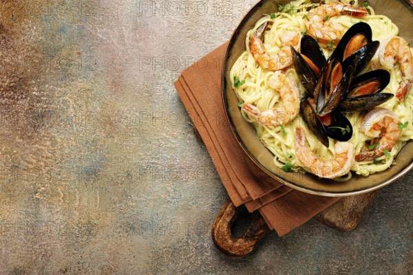 Food, Spaghetti carbonara, with shrimp and mussels, seafood in creamy garlic sauce, homemade, no