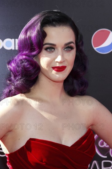Katy Perry at the Los Angeles premiere of 'Katy Perry: Part Of Me' held at the Grauman's Chinese