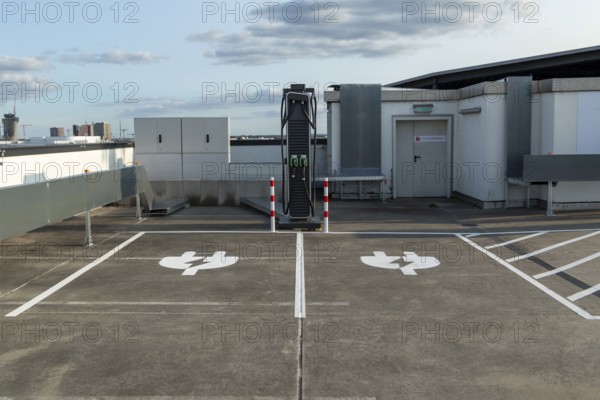 Mobility, e-charging Hamburg, charging station, charging station for electric vehicles on the car