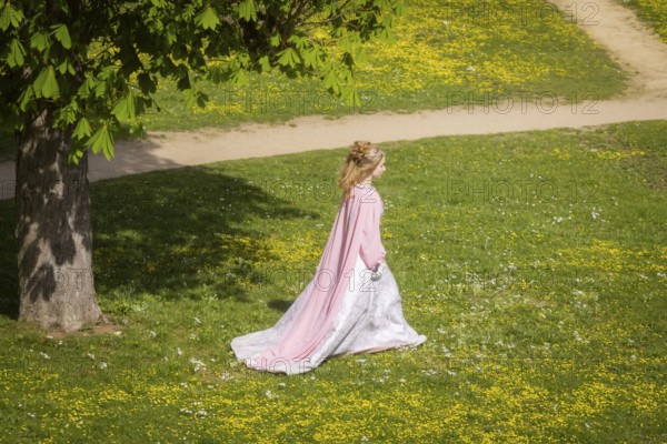 Cinderella can also be seen around Moritzburg Castle in spring. Model Tamara Kretschmer once again