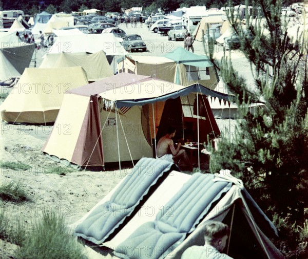 Bathers at Lake Garbsen near Hanover in the summer of 1959. Camping at Lake Garbsen, Germany,
