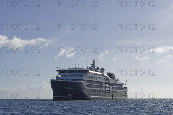 Cruise ship, expedition cruise ship SH Diana, blue water, Aldabra Atoll, Seychelles, Africa