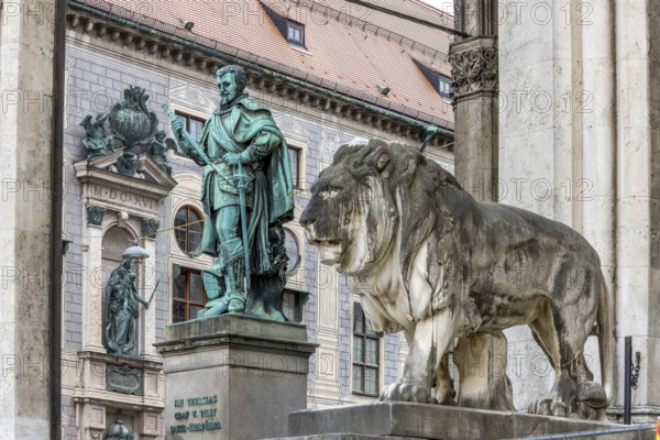 Stone sculpture lion, bronze sculpture by Johann Tzerklas Count of Tilly in front of Feldherrnhalle