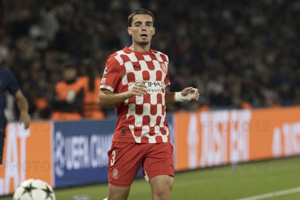 Football match, Miguel GUTIERREZ Girona FC has his eye on the ball, Parc des Princes football
