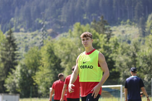 Sparkling with ambition: Noah Weißhaupt (SC Freiburg) at the SC Freiburg Schruns 2024 training camp