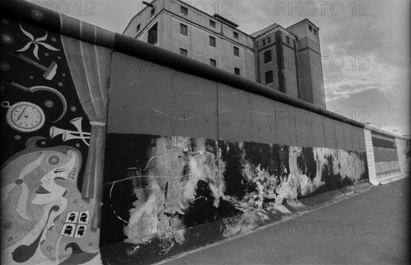 Germany, Berlin, 13.08.1991, East Side Galerie, Totaldemokrat has painted over a piece of wall art,