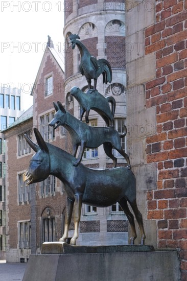 Statue of the Bremen Town Musicians in the Old Town, Hanseatic City, Bremen, Germany, Europe