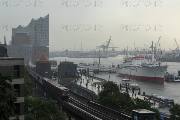 Symbolic picture weather, heavy rain in summer, thunderstorm, storm, Elbe Philharmonic Hall, museum