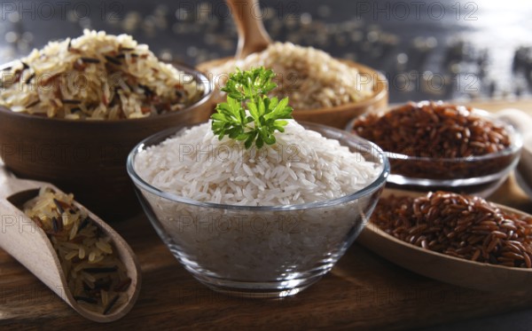 Composition with different sorts of rice including basmati and red rice
