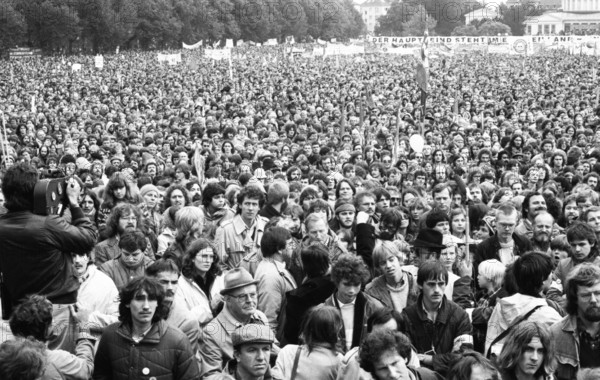 More than 300, 000 people attended the largest peace demonstration in Germany up to that time in