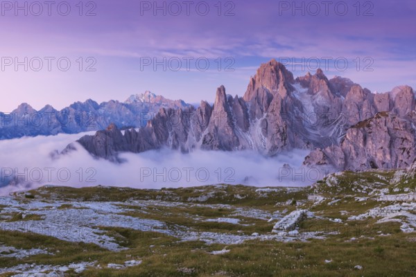 Cadinspitzen Mountains, Sexten Dolomites, shortly before sunrise, Hochpustertal valley, Sexten,