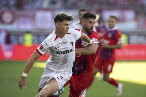 Football match, Noah WEISSHAUPT SC Freiburg left in a duel with Stefan SCHIMMER 1.FC Heidenheim