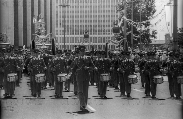 GDR, Berlin, 04. 07. 1987, parade for the 750th anniversary of Berlin, NVA marching band