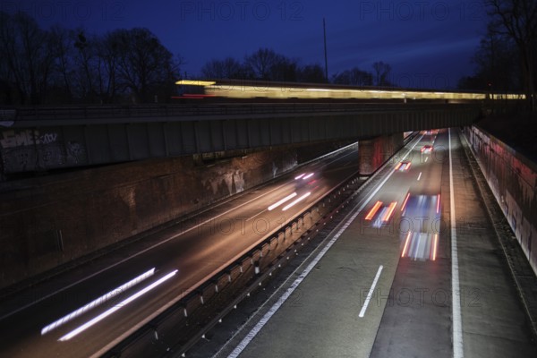 Germany, Berlin, 18. 02. 2021, motorway near Nikolassee, twilight, railway bridge, suburban train,