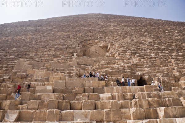 Tourists, Cheops pyramid, Giza, near Cairo, pyramids of Giza, Egypt, Africa