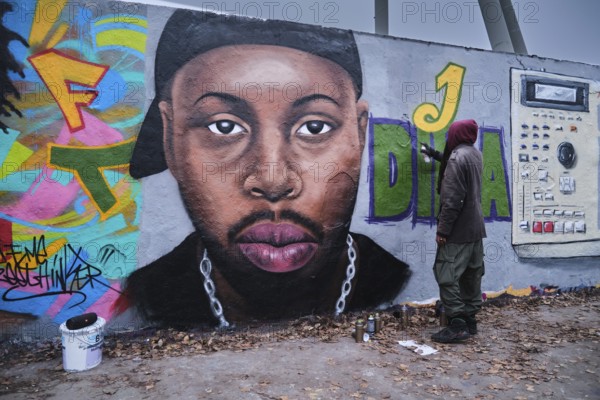 Germany, Berlin, 13. 12. 2020, graffiti wall, head, portrait J Dilla, by graffiti artist Eme