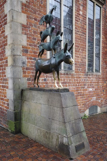 Statue of the Bremen Town Musicians in the Old Town, Hanseatic City, Bremen, Germany, Europe
