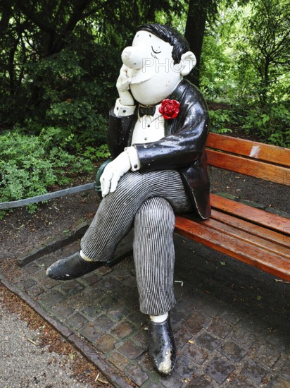 Statue The Knob-Nosed Man by Loriot, Loriotplatz, Hanseatic City, Bremen, Germany, Europe