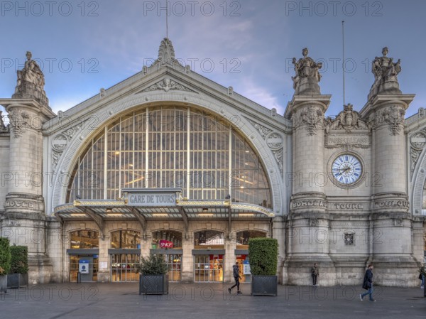 Facade and entrance to Gare de Tours station, Tours, Département Inde-et-Loire, Région Centre,